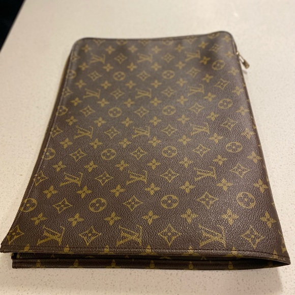 Louis Vuitton Poche Documents Monogram Canvas - Picture 2 of 10